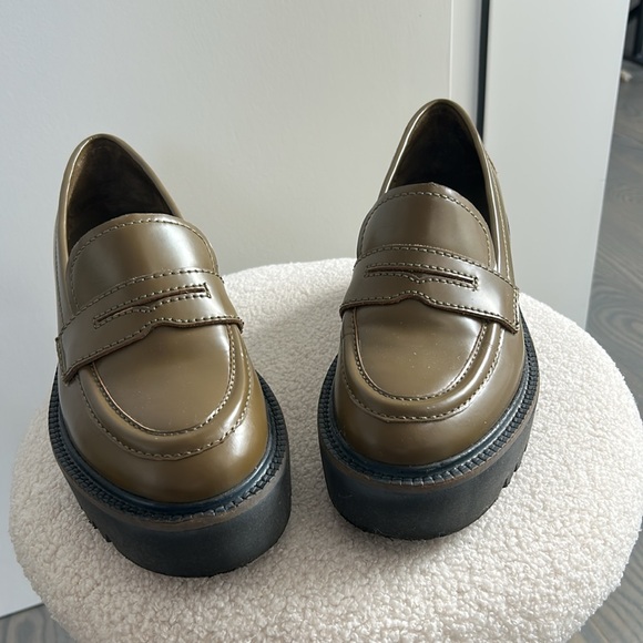 Free People Chunky Decker Loafer in Olive Green Learher 37.5/7.5 NWOB - Picture 2 of 10